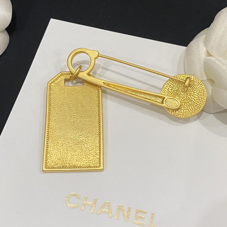 C285 Chanel brooch