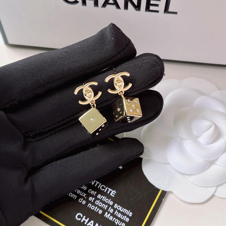 A850 Chanel earrings
