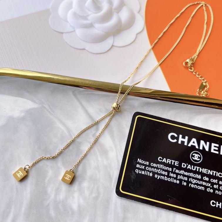 X496  Chanel long necklace