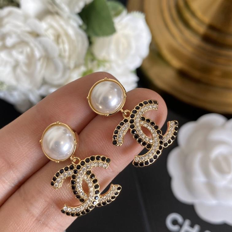 A961  Chanel earrings