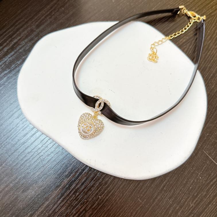 Chanel heart choker necklace 110880