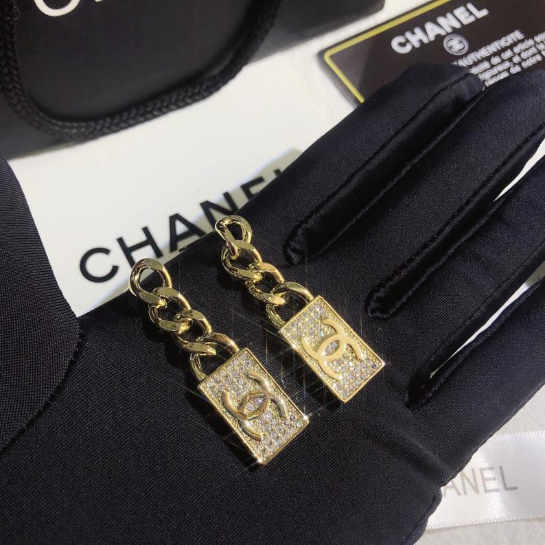A487  Chanel earrings