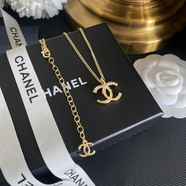 B555  Chanel necklace