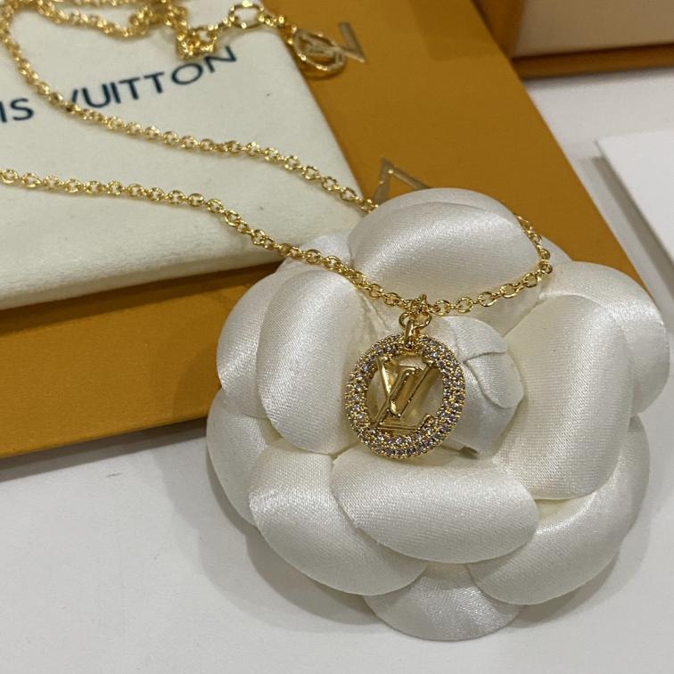 B537  LV necklace