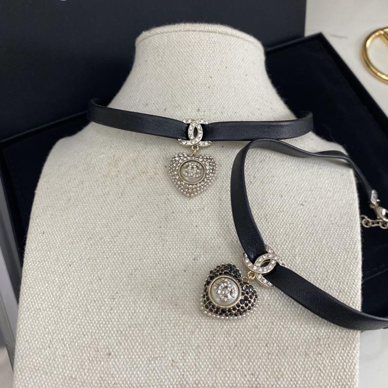 B546/B547 Chanel choker heart necklace