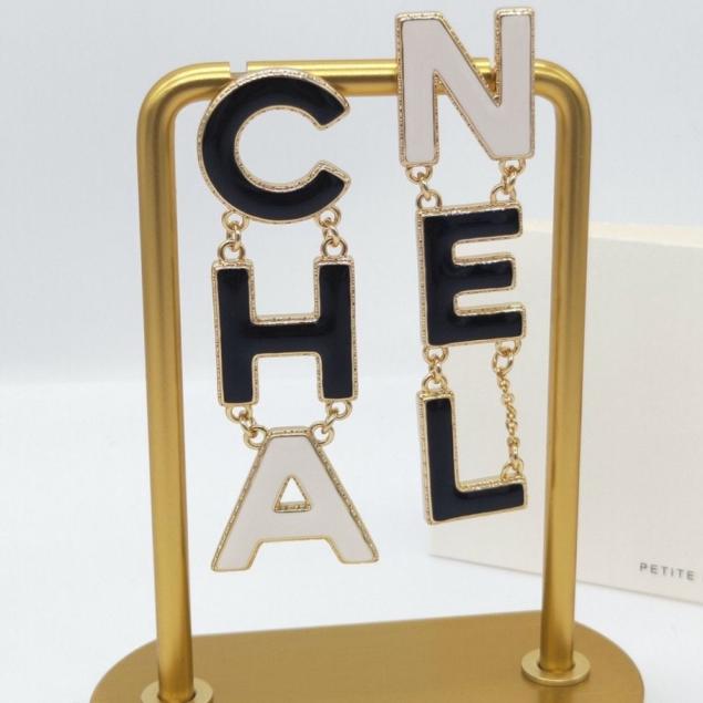 Chanel alphabet earrings 111091