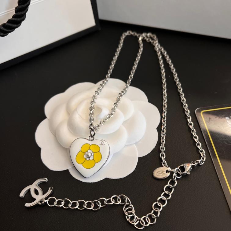 X500 Chanel camellia necklace