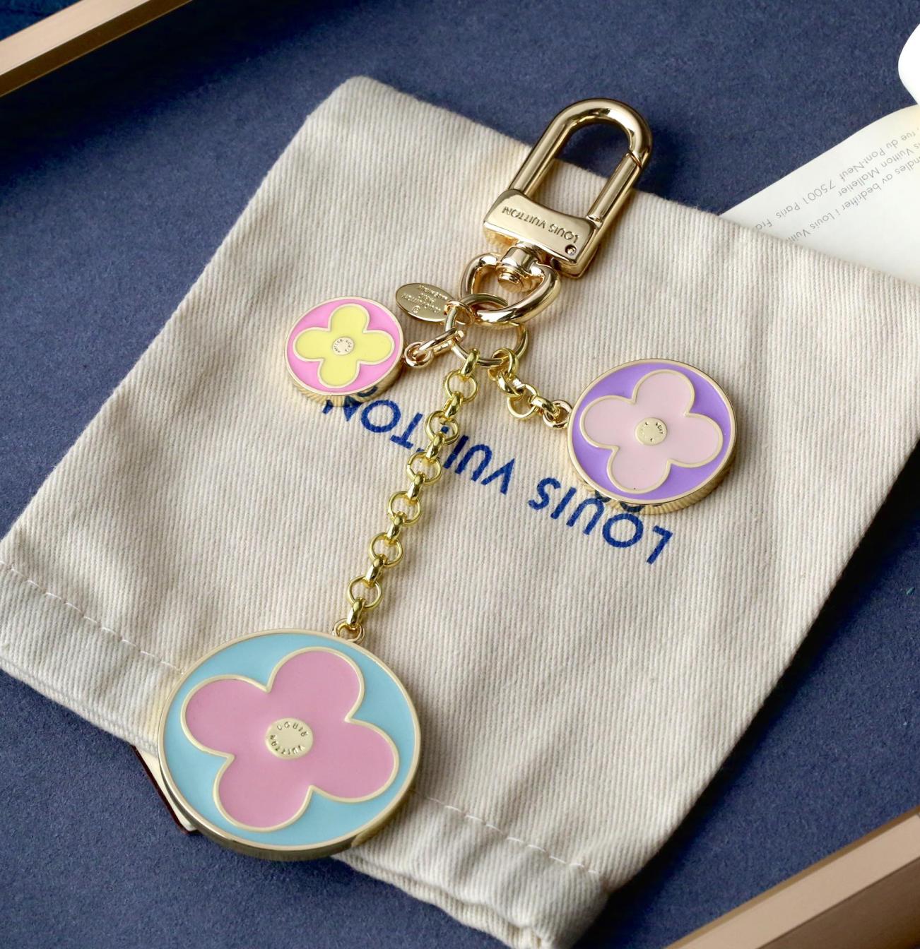 LV Louis Vuitton keychains 111145