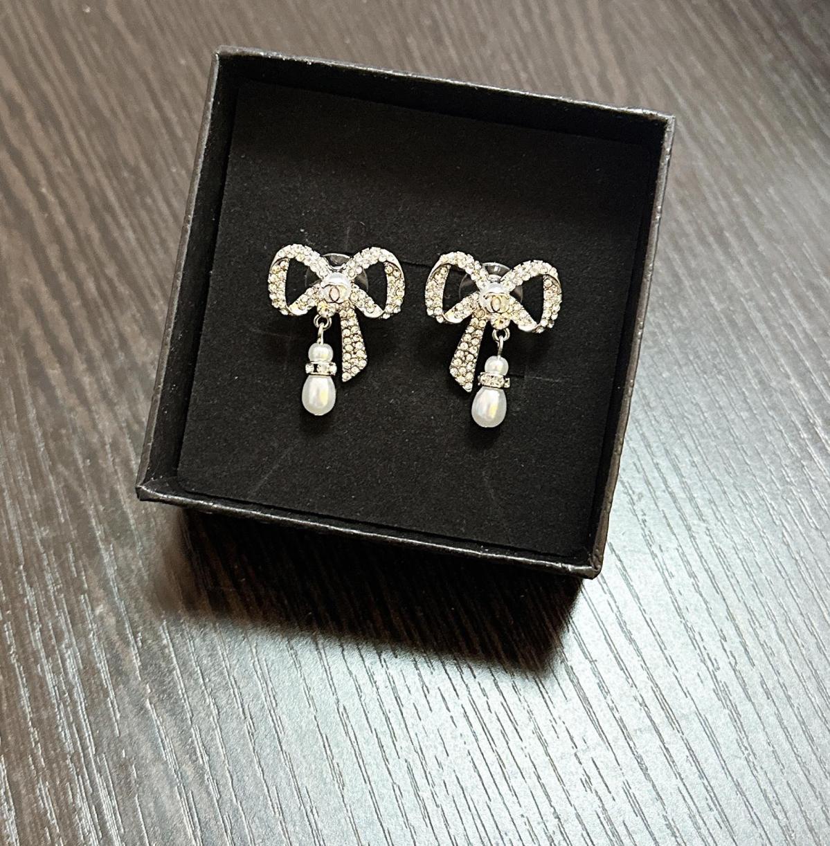 Chanel sweet bow earrings 111135