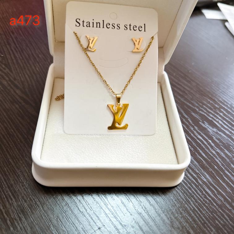 1 set of LV louis vuitton earrings+necklace 111134