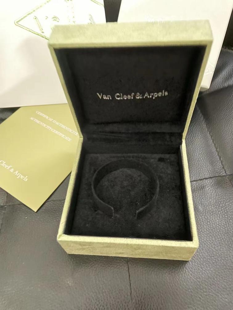 1 Set VCA Vancleef Bracelet box package