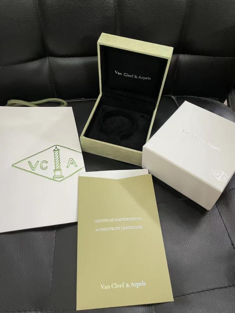 1 Set VCA Vancleef Bracelet box package