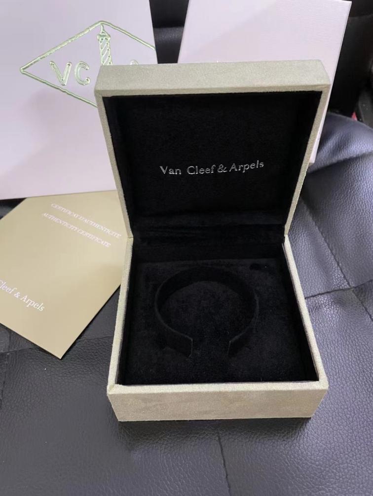 1 Set VCA Vancleef Bracelet box package