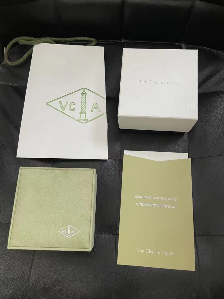 1 Set VCA Vancleef Bracelet box package