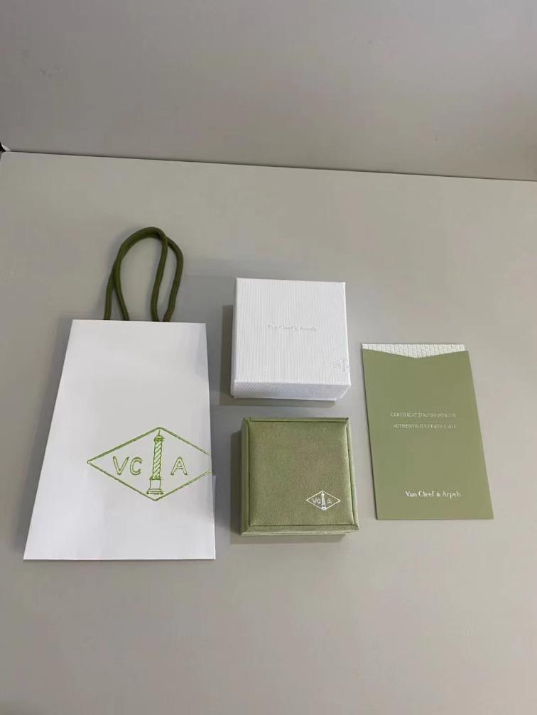 1 Set VCA Vancleef Ring box package