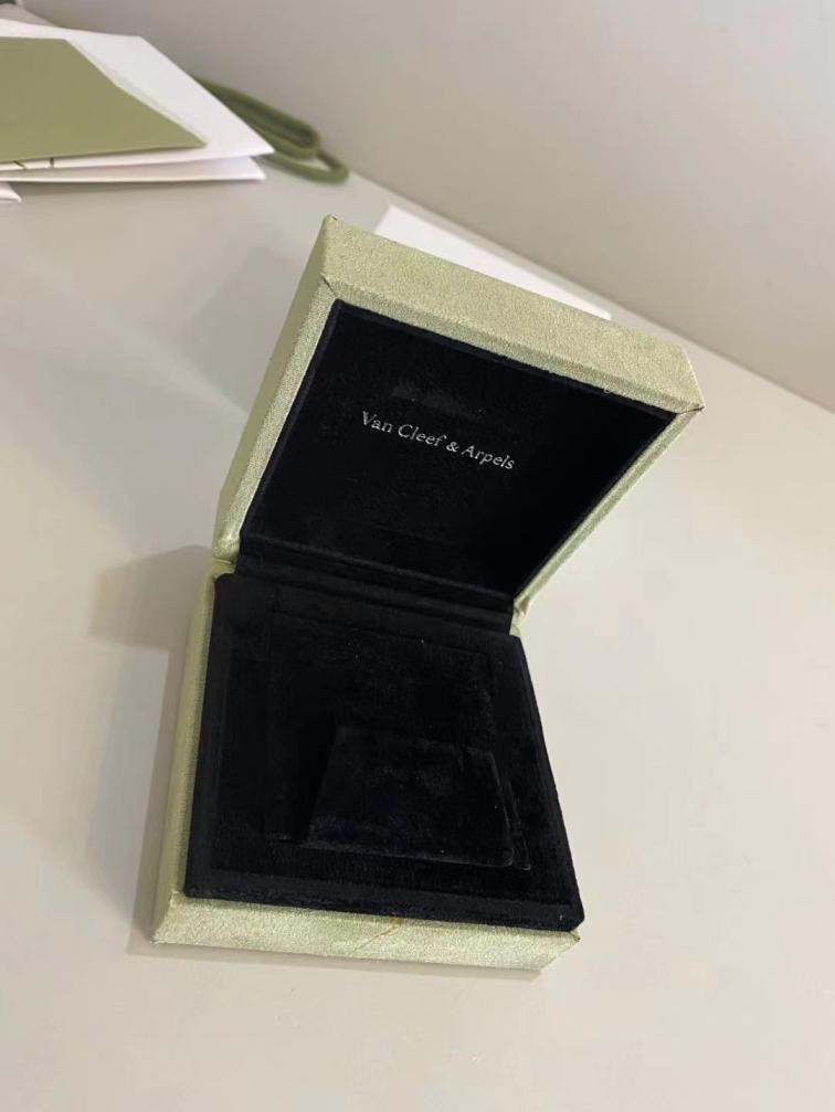 1 Set VCA Vancleef Ring box package