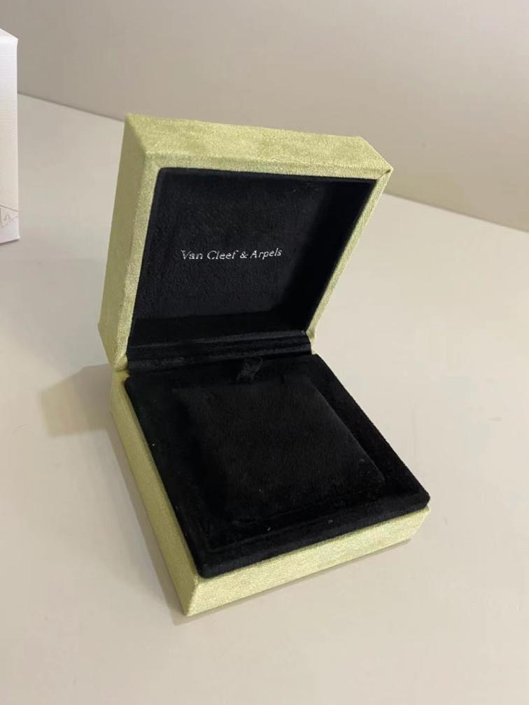 1 Set VCA Vancleef Necklace box package
