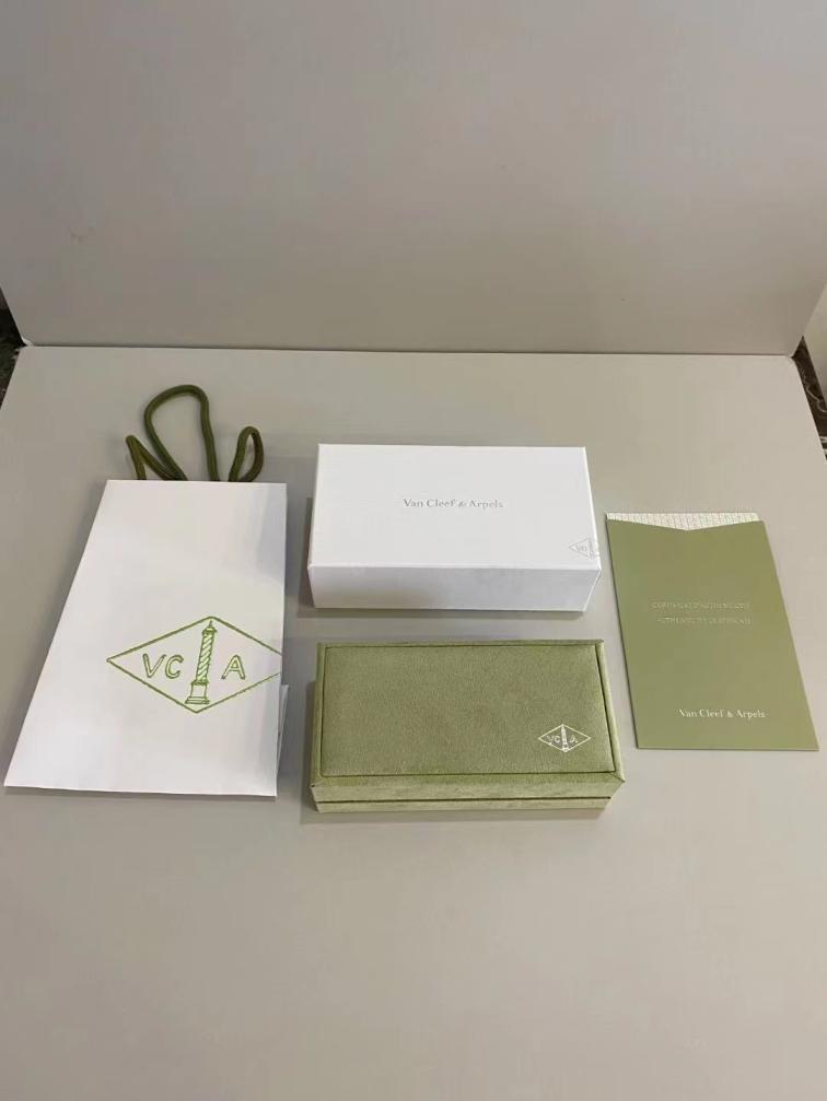 1 Set VCA Vancleef Bracelet Chain box package