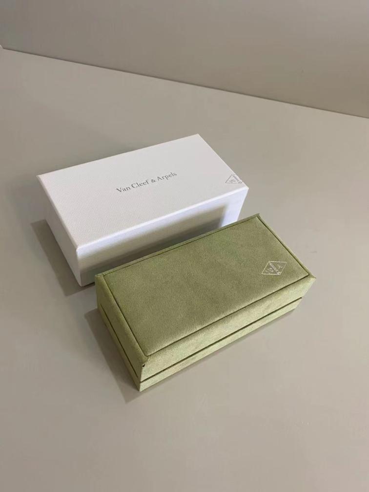 1 Set VCA Vancleef Bracelet Chain box package
