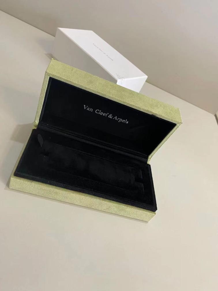 1 Set VCA Vancleef Bracelet Chain box package