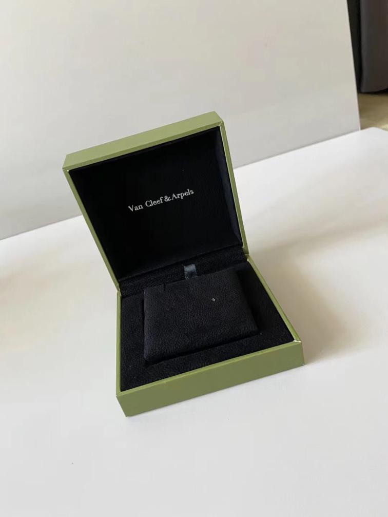 1 Set VCA Vancleef Bracelet Box package