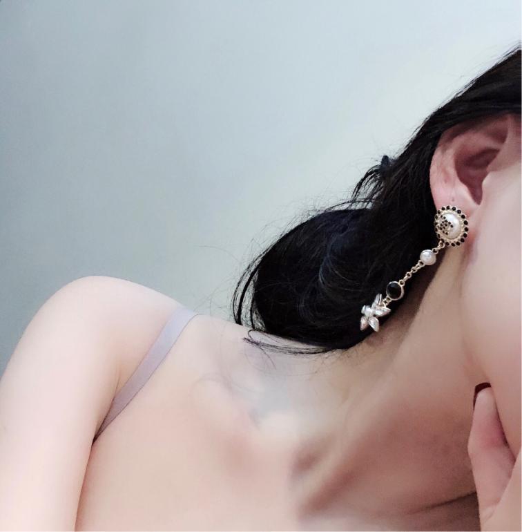A165 Chanel earrings