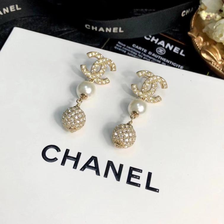 A325  Chanel earrings