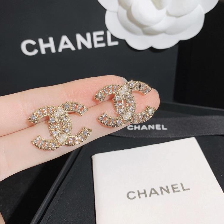 A284 Chanel earrings