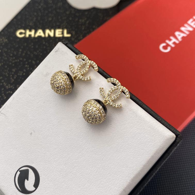 A924 Chanel earrings