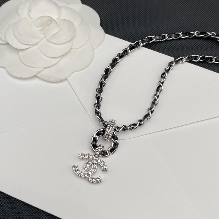 B457  Chanel lambskin necklace