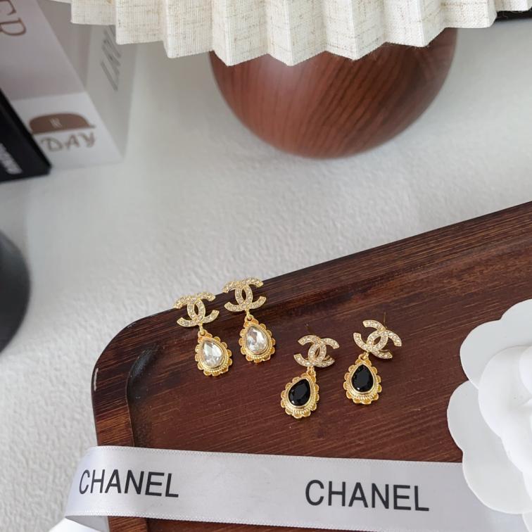 A905 Chanel earrings