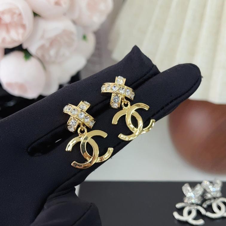 A906 Chanel earrings