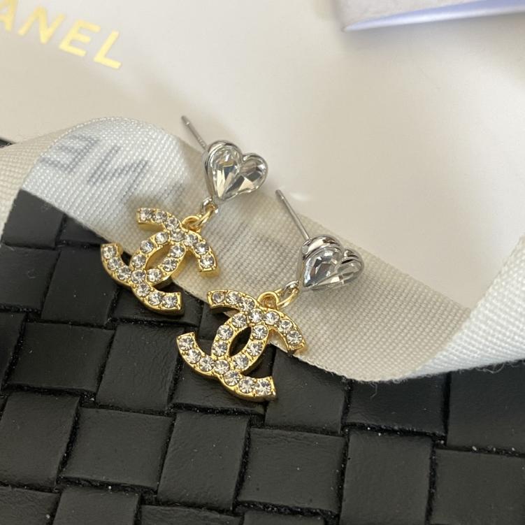 A122 Chanel heart earrings