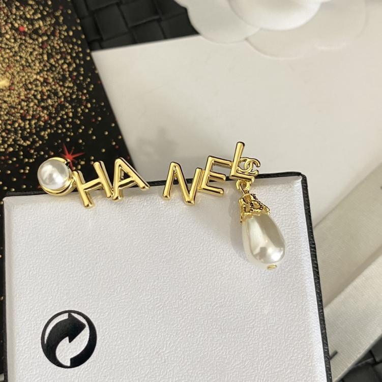 A1032 Chanel earrings