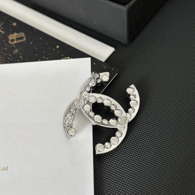 C329 Chanel brooch
