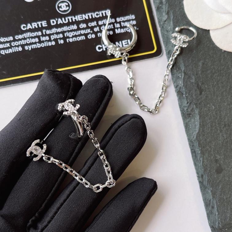 A812 Chanel earrings