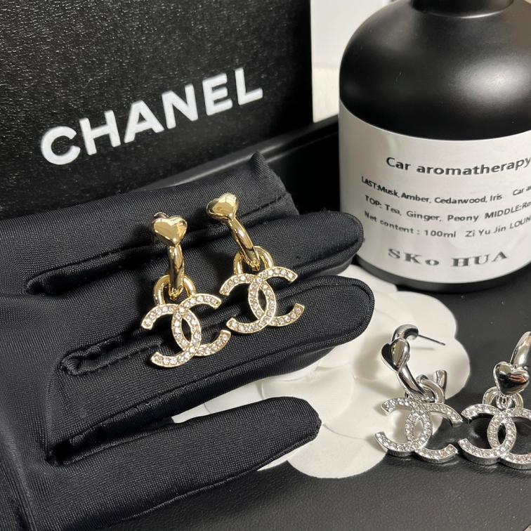 A914 Chanel earrings