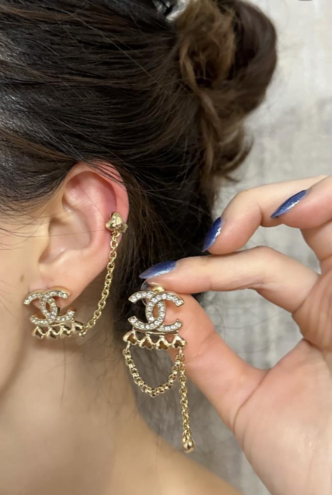 A928  Chanel earrings
