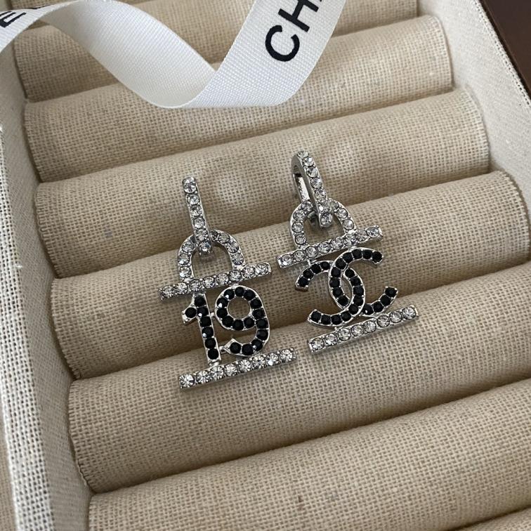 A1026  Chanel earrings