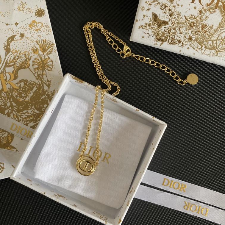 B119  Dior necklace