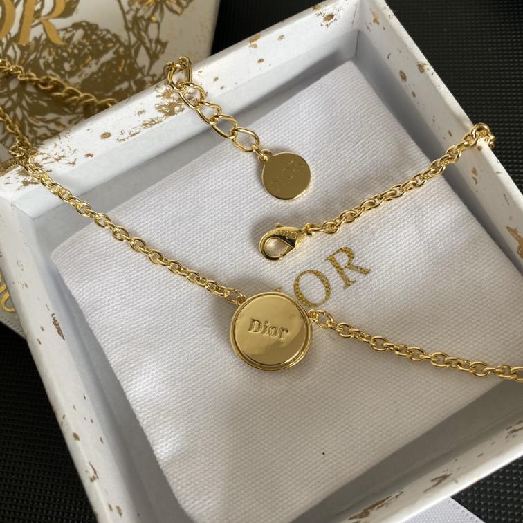 B119  Dior necklace