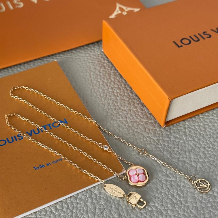B796  LV necklace