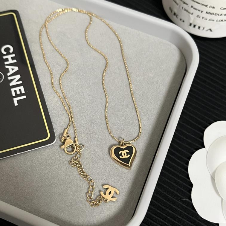 X542 Chanel necklace