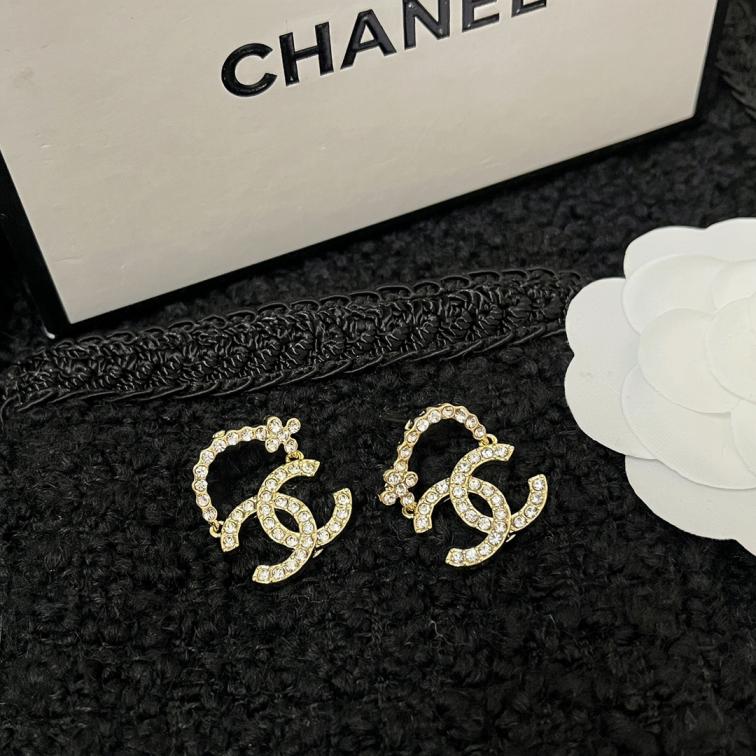 A935 Chanel earrings
