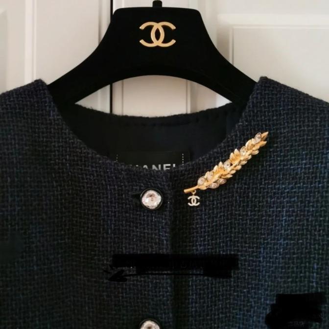C150  Chanel brooch