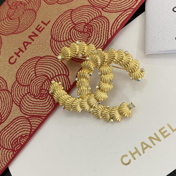 C352 Chanel brooch