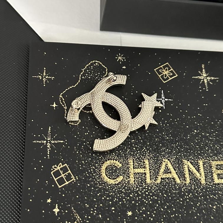 C298 Chanel brooch