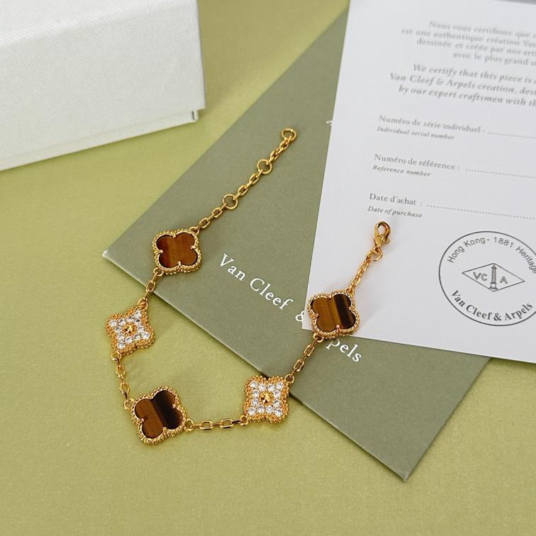 B390 Vancleef VCA Bracelet