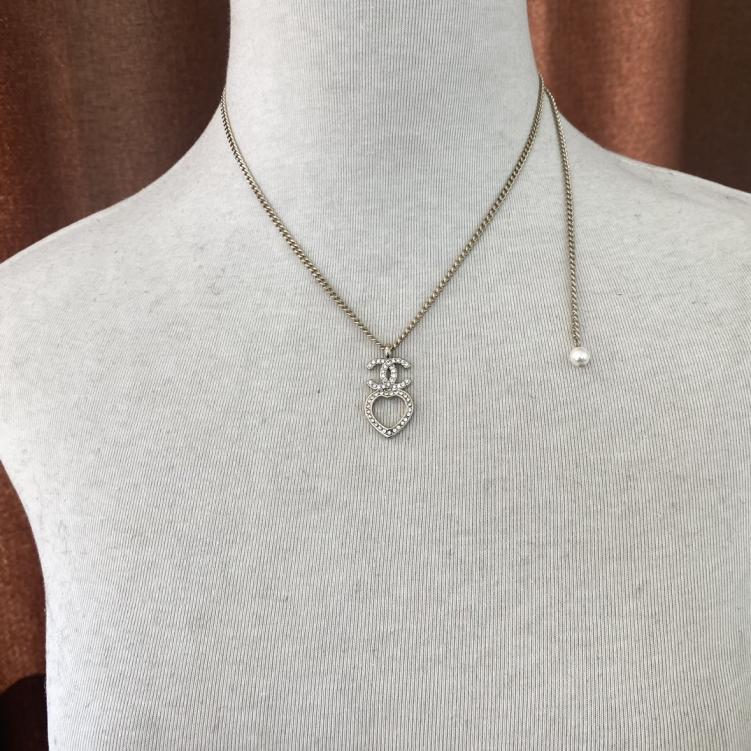 B410  Chanel necklace