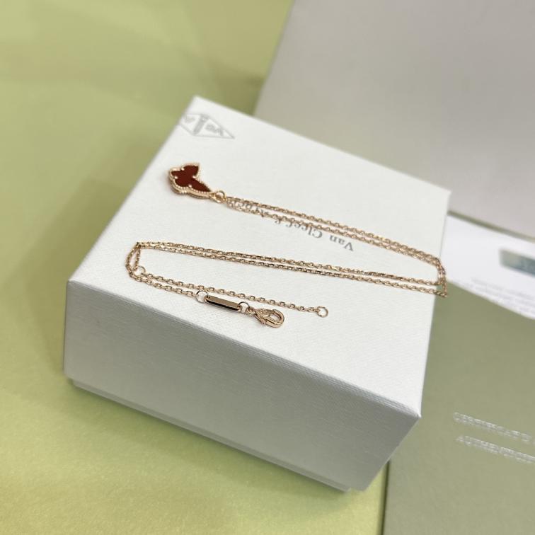 B994 VCA Vancleef necklace